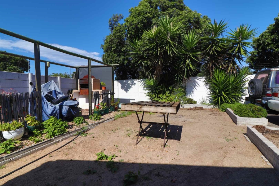 5 Bedroom Property for Sale in Sanddrift Western Cape